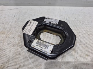 Bumper Bracket (right)